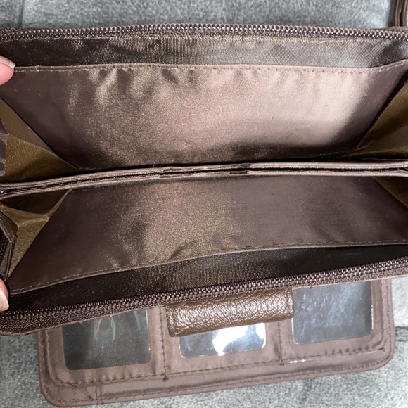 ๐ป Brown & Navy Printed Pattern Functional Wallet Casual Wristlet! ๐ Preloved - Picture 6 of 8